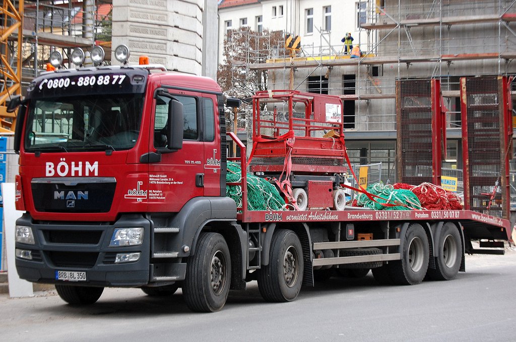 MAN TGS 35.400 Transport-LKW f�r Leasingarbeitsb�hnen der Fa. B�HM, 14.03.12 Berlin-Pankow.