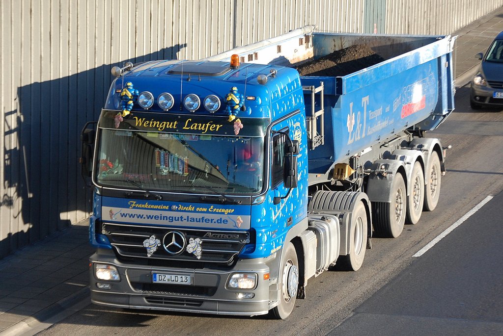 MB ACTROS 1844 Sattelkipper, Fa. Weingut Laufer, 31.08.10 Berliner Stadtautobahn H�he Knobelsdorffstr.