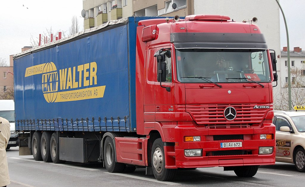 MB ACTROS 1848 Zugmaschine mit Auflieger der bekannten Sped. LKW WALTER, 12.04.12 Berlin-Beusselbr�cke.