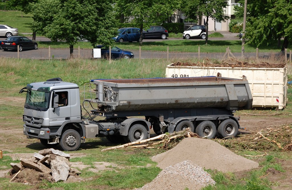 MB ACTROS 2041 Sattelkipper, 09.05.12 Berlin-Pankow.