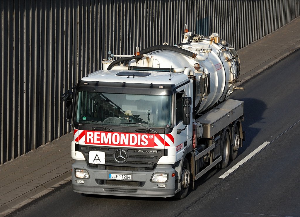 MB ACTROS Abwasserentsorgungsfahrzeug der Fa. REMONDIS, 18.01.12 Berliner Stadtautobahn H�he Knobelsdorffstr.
