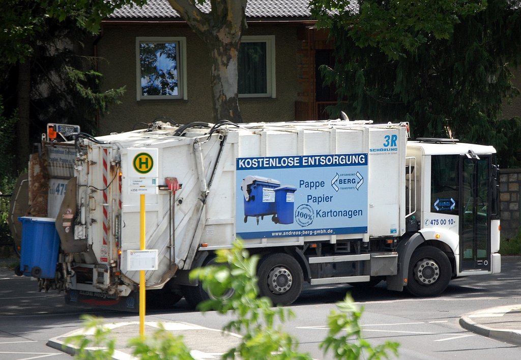 MB ECONIC 2628 M�lltransportfahrzeug der Fa. BERG mit 3R Sch�rling M�llpresse, 07.08.12 Berlin-Karow.
