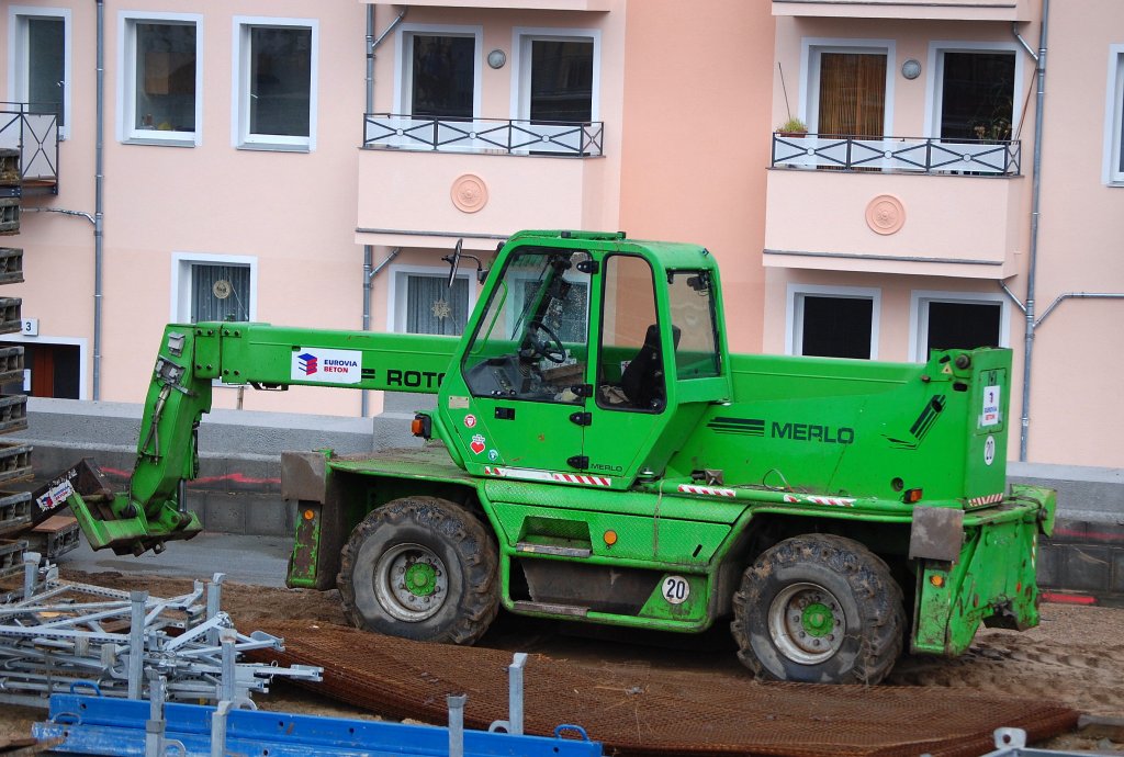MERLO ROTO Typ? Teleskoplader der Baufirma EUROVIA am 20.12.08 Neubau S.Bhf. Berlin-Baumschulenweg. 