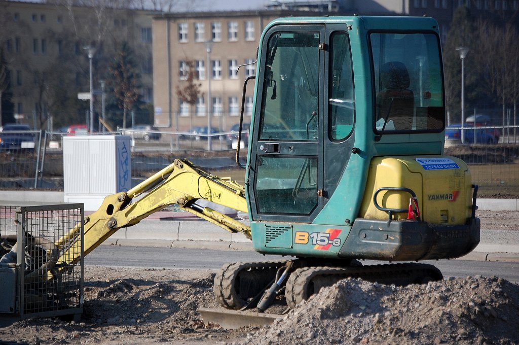 MINIBAGGER AMMANN YANMAR B 15-3 der Fa. U.SCHONIACK GmbH, 22.02.11 Berlin-Adlershof. 