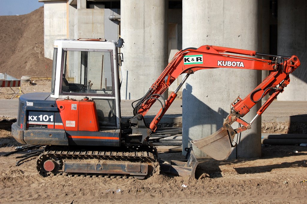Minibagger KUBOTA KX101 der Fa. K & R, 23.02.11 Berlin-Adlershof.