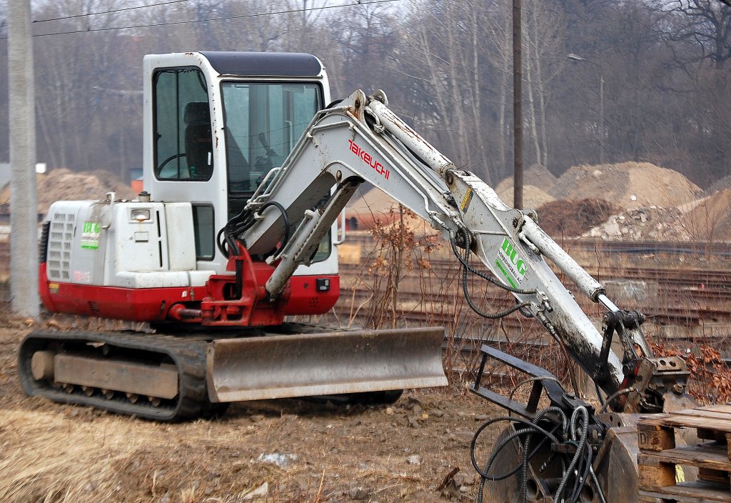 Minibagger TAKEUCHI TB145 der Fa. BUG Verkehrsbau AG, 15.03.11 N�he S-Bhf. Berlin Frankfurter Allee.