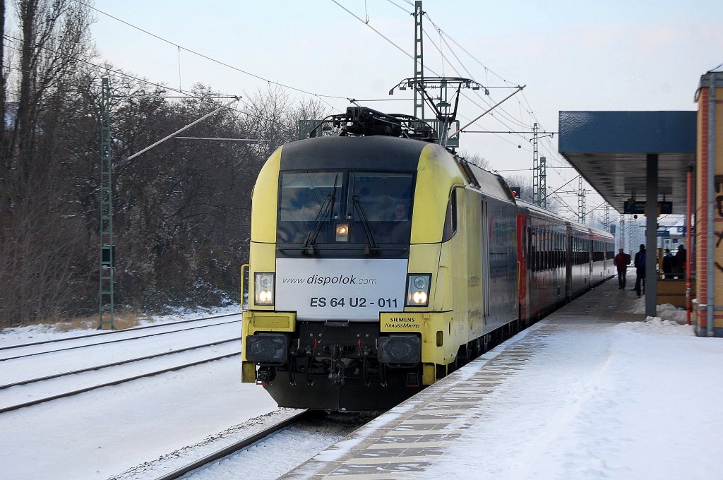 MRCE Dispolok ES 64 U2-011 f�r ODEG mit dem RE4 Richtung Berlin Hbf.(tief), 12.12.12 Bhf. Berlin-Jungfernheide.