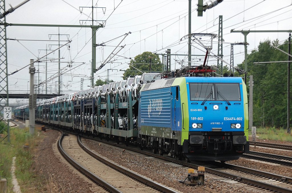 MRCE Dispolok ES64F4-802 der PKP Cargo EU45-802/618 9 802-2 mit PKW-Transportzug �berraschend �ber den Berliner Au�enring am 21.06.12 Bhf. Flughafen Berlin-Sch�nefeld. 