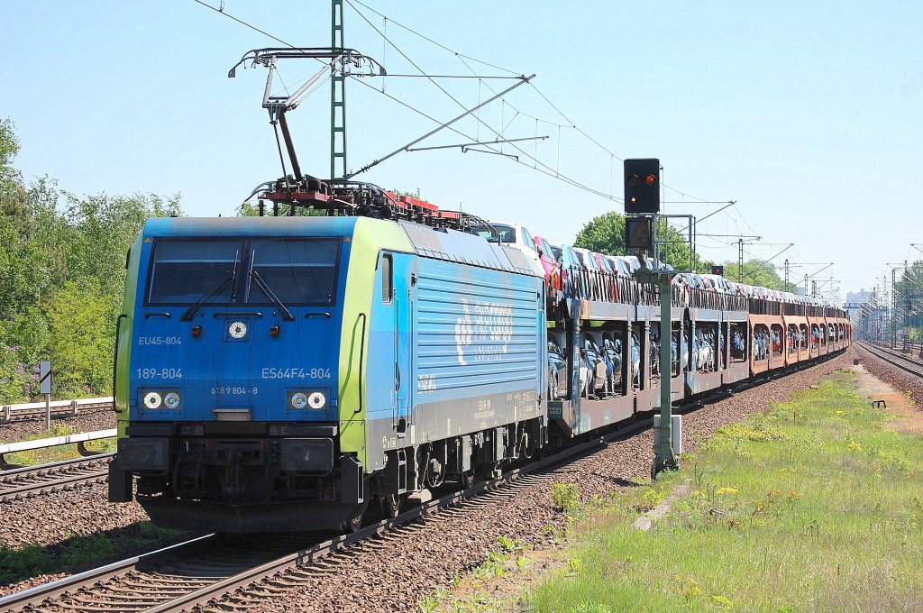 MRCE Dispolok ES64F4-804 der PKP Cargo (EU45-804) PKW-Transportzug mit fabrikneuen FIAT 500 Richtung Berlin-Spandau, 15.05.13 Berlin-Jungfernheide.
