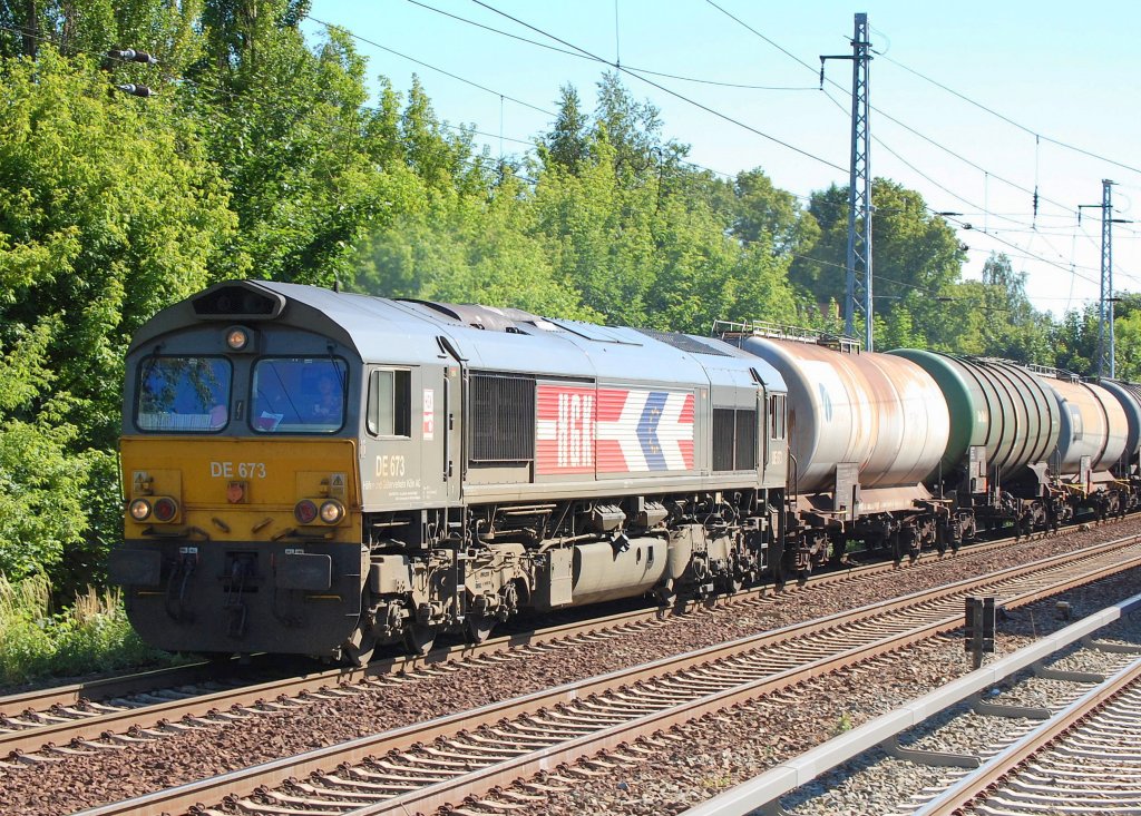 MRCE Dispolok HGK DE 673 (92 80 1266 038-9 D-DISPO) mit Kesselwagenganzzug Richtung Bernau nach Schwedt, 24.06.08 Berlin-Buch. 