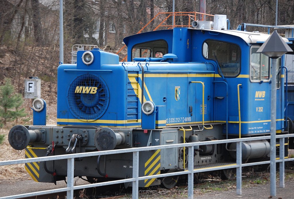 MWB V 252 (98 80 3335 212-7 D-MWB, O&K Bj.1977) an der DB-AutoZug Verladestelle Berlin-Wannsee, 03.04.10