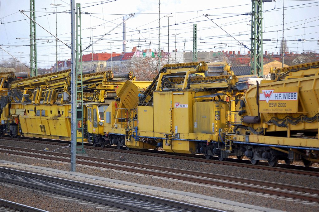 Nach der BSW 2000 Einheit direkter �bergang zur zweiten P&T Maschine RMP 2002 (Bj.1999) der H.F. WIEBE GMBH, 30.11.10 Berlin-Beusselstr.