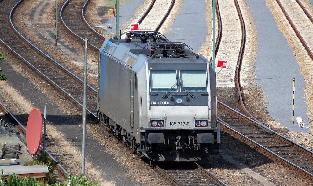 Neue Railpool Mietlok f�r BoxXpress, 185 717-6 (91 80 6185 717-6 D-Rpool, Bombardier Bj.2007) am 19.07.13 abgestellt Berliner Westhafen um einen Containerzug zu �bernehmen. 