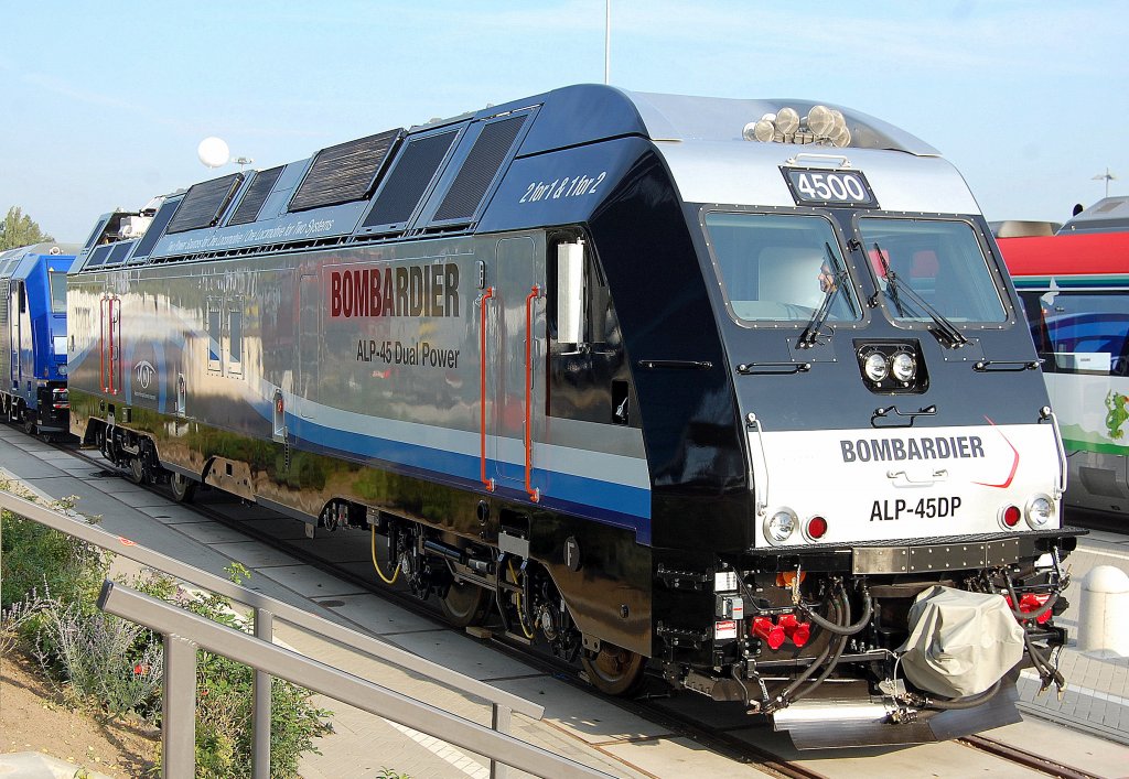 Neue Zweikraftlokomotive von Bombardier vom Typ MITRAC Hybrid mit der Bezeichnung ALP-45DP, es liegt wohl eine Bestellung von Kanada (Nordamerika) vor, Innotrans 2010, 24.09.10
