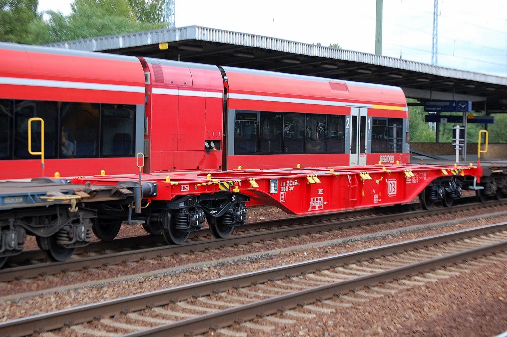 Neuer Containertragwagen der DB mit der Nr. 31 TEN 80 D-DB 4543 457-4 Sgns 681 unbeladen, 18.08.10 Bhf. Flughafen Berlin-Sch�nefeld.