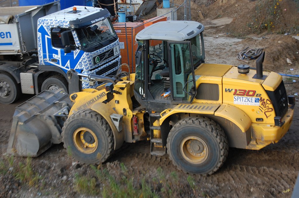 NEW HOLLAND W130B Radlader der Fa. Spitzke, 31.10.12 Gro�baustelle Berlin Ostkreuz. 