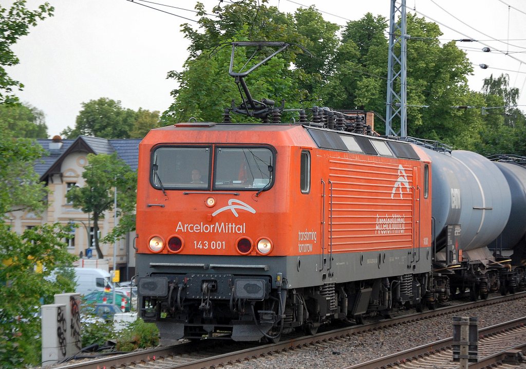 Noch mal aus der N�he, ein Portrait der 143 001 (91 80 6143 001-6 D-EKO, Bj. 1982) am 01.07.10 Berlin-Karow.