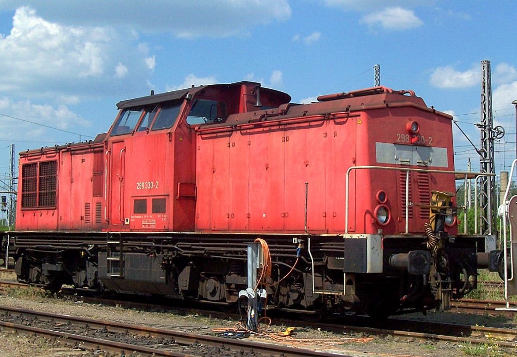 Noch nicht farblich aufgefrischt pr�senteirte sich 298 330-2 (98 80 3298 330-2 D-DB, Bj.1983) am 06.05.07 in Elstal/Gbf. Wustermark.