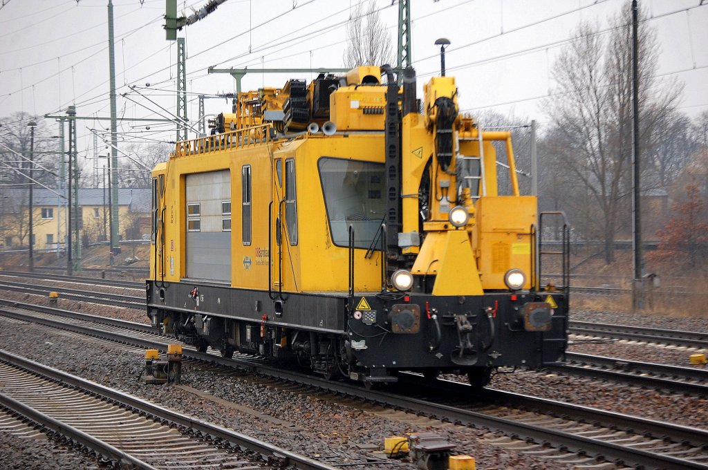 Oberleitungs- und Montagefahrzeug der BR 706 der DB Bahnbau Gruppe, 16.03.11 Bhf. Flughafen Berlin-Sch�nefeld.