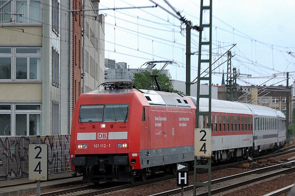 PbZ mit 101 112-1 Richtung Berlin-Lichtenberg, 04.05.12 Berlin-Wedding.