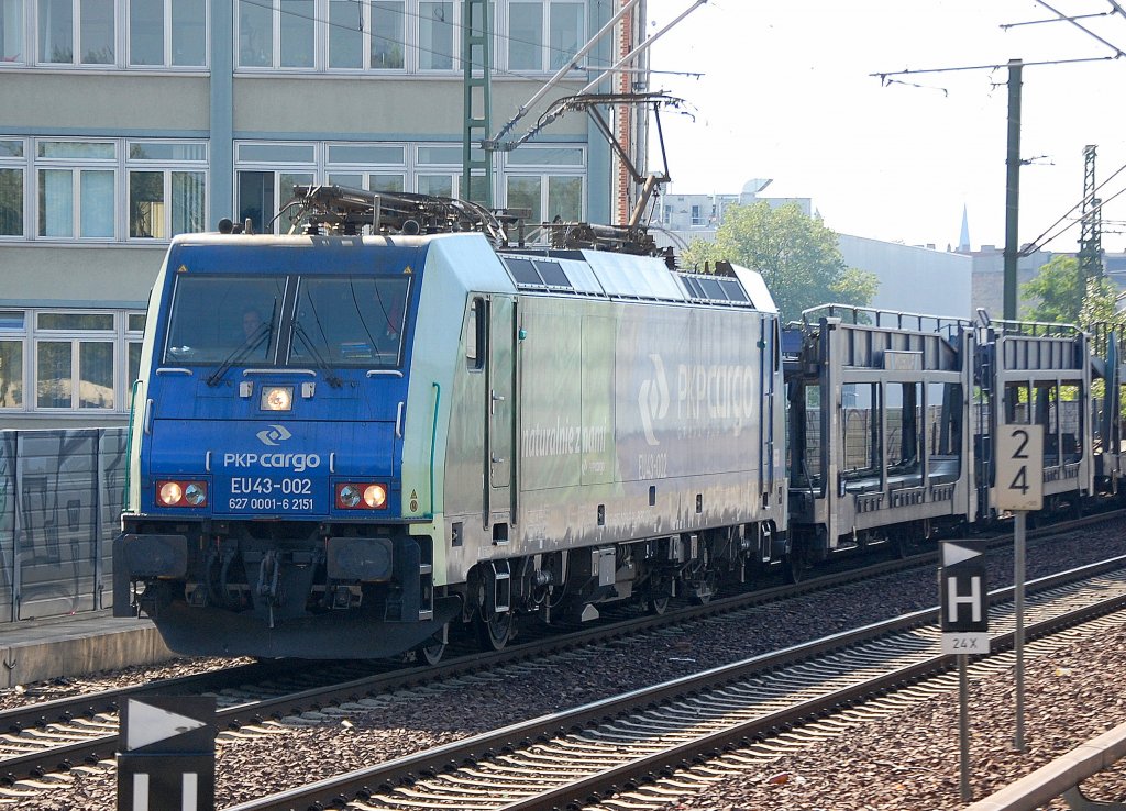 PKP-Cargo Lok EU 43-002 (91 51 6270 001-6 PL-PKPC, Bombardier Bj.2007, E 186 127) mit Leerzug PKW-Transportwagen Richtung Berlin-Gesundbrunnen, 23.09.10 Berlin-Wedding.  