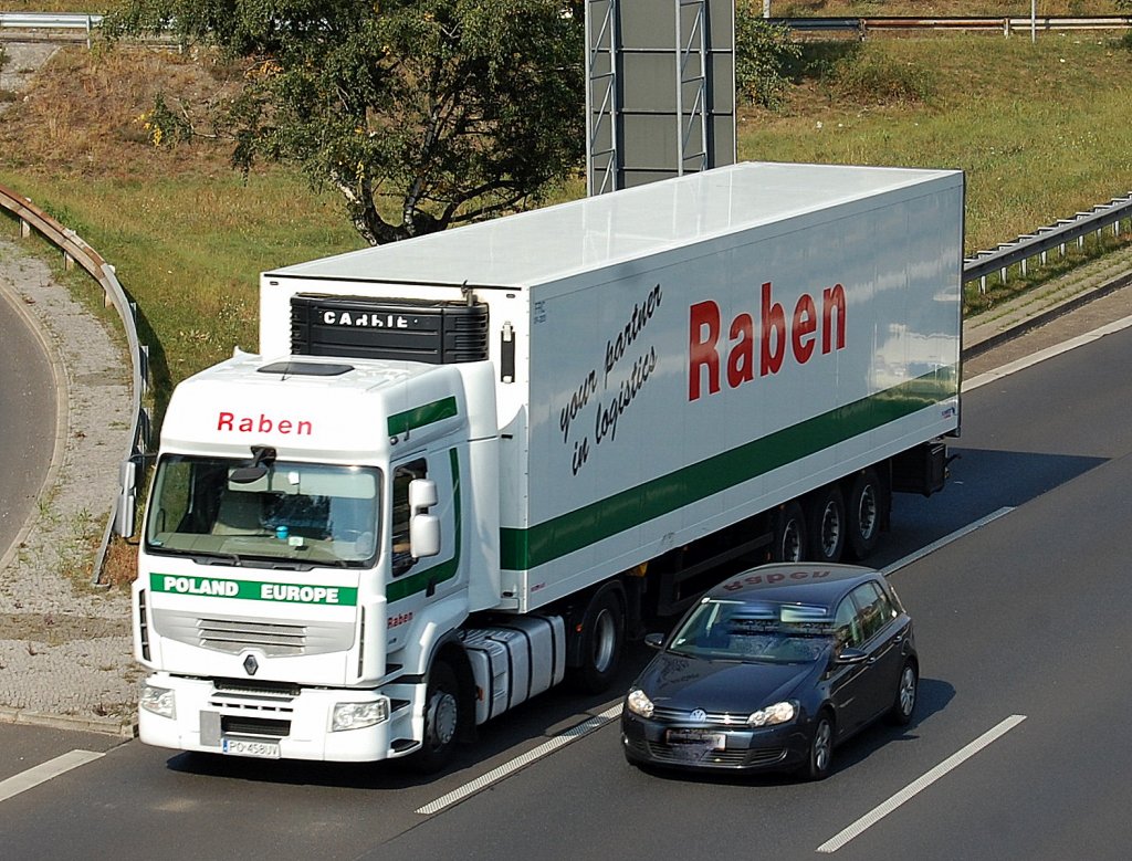 Polnischer Sattelzug mit Renault Zugmaschine der Fa. Raben, 18.09.12 Berl. Stadtautobahn H�he ICC.