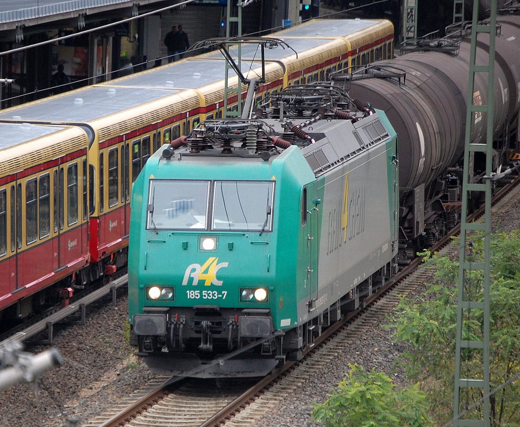 R4C 185 533-7 (91 80 6185 533-7 D-VC) mit Kesselwagenzug, 22.10.10 Berliner Innenring H�he Messe Nord/ICC. 