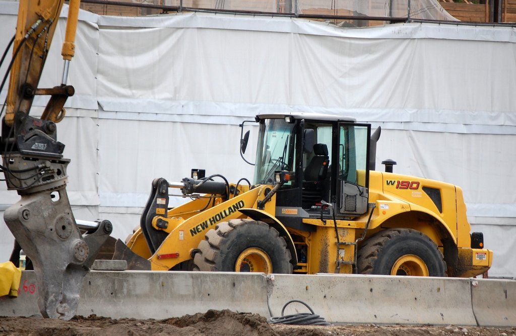 Radlader NEW HOLLAND W190, 02.08.08 Abri�arbeiten der alten Spandauer Damm Br�cke Berlin. 
