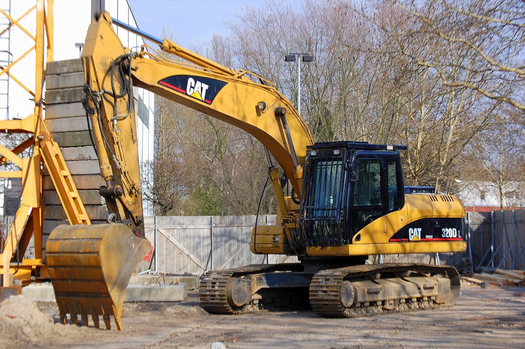 Raupenbagger CAT 320D L, 28.03.10 Baustelle N�he S-Bhf. Berlin-Jungfernheide.