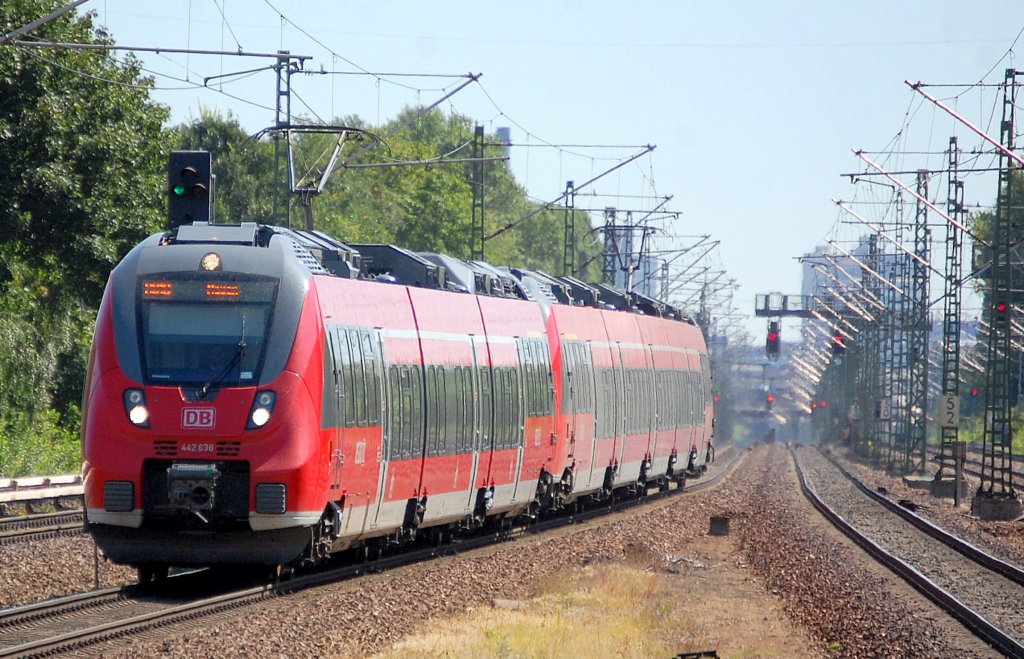 RB10 nach Nauen mit 442 636 + 442 ??? bei der Einfahrt Bhf. Berlin-Jungfernheide am 24.07.13