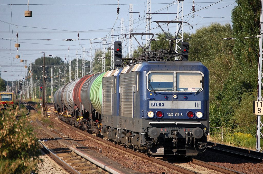 RBH 111/143 911-6 + RBH 125/143 908-2 mit Kesselagenzug am 02.08.13 Berlin-Karow.  