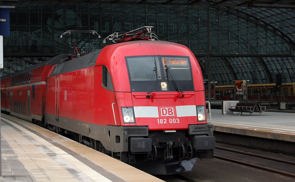 RE1 mit 182 003 Richtung Frankfurt(Oder), 03.02.13 Berlin Hbf.
