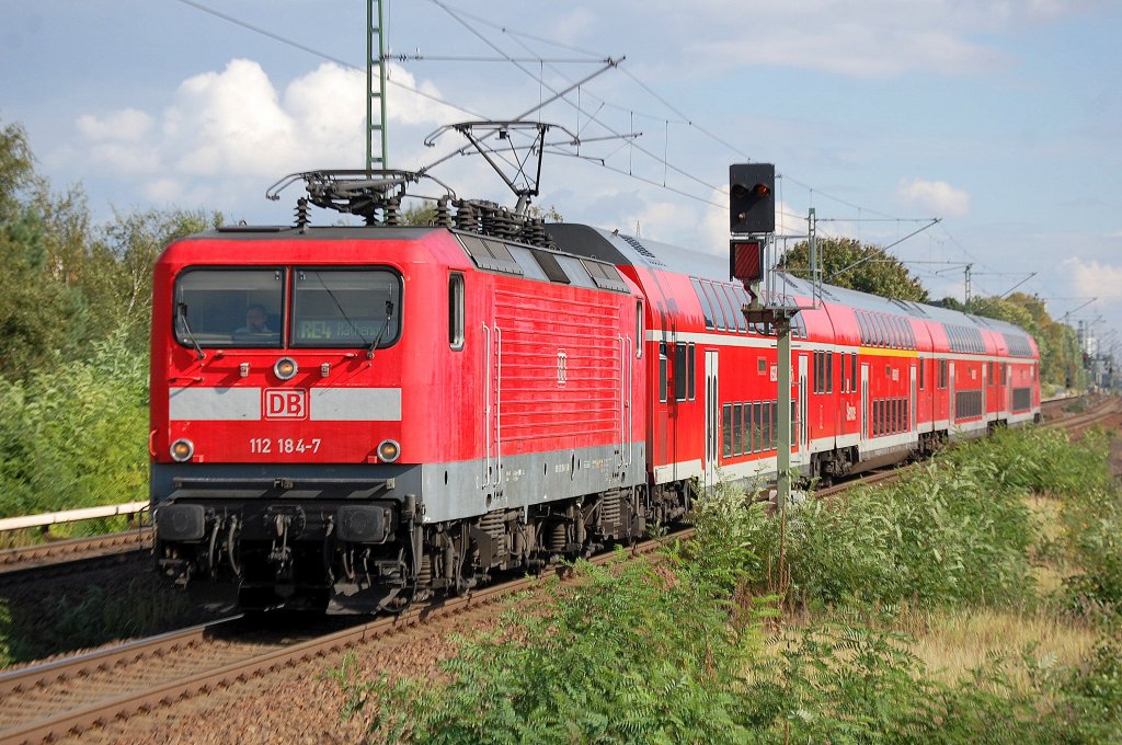 RE4 nach Rathenow mit 112 184-7 am 28.09.12 Bhf. Berlin-Jungfernheide.