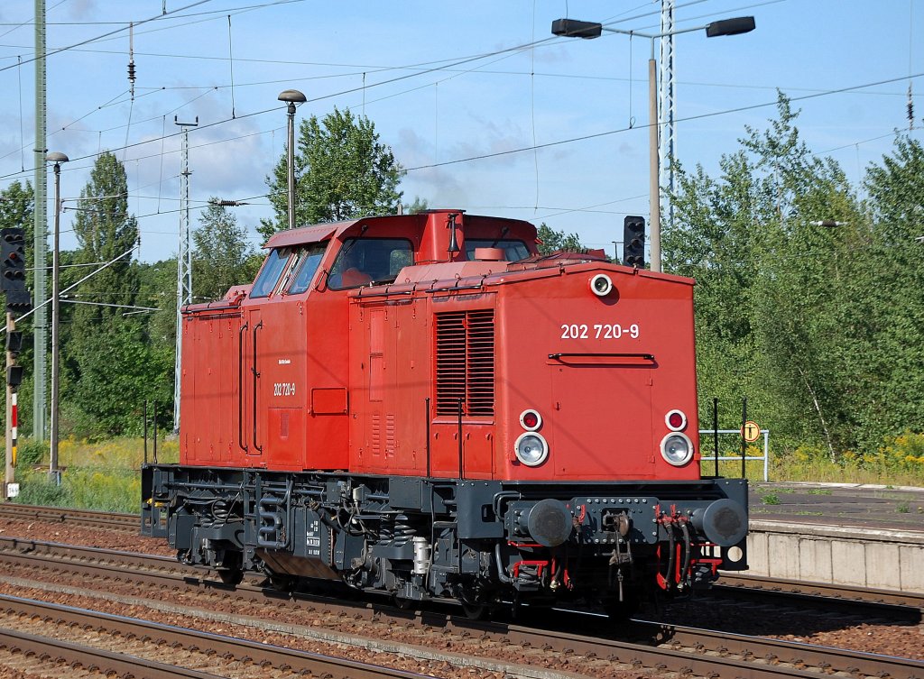 RME 202 720-9 (V 100.1, Bj.1974) auf Leerfahrt, 31.07.09 Bhf. Flughafen Berlin-Sch�nefeld.