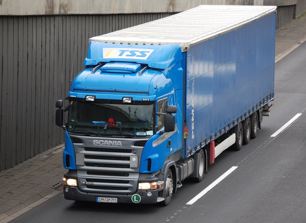 Sattelzug mit SCANIA R400 PS Zugmaschine der Fa. TSS, 22.10.10 Berliner Stadtautobahn H�he Knobelsdorffstr. 