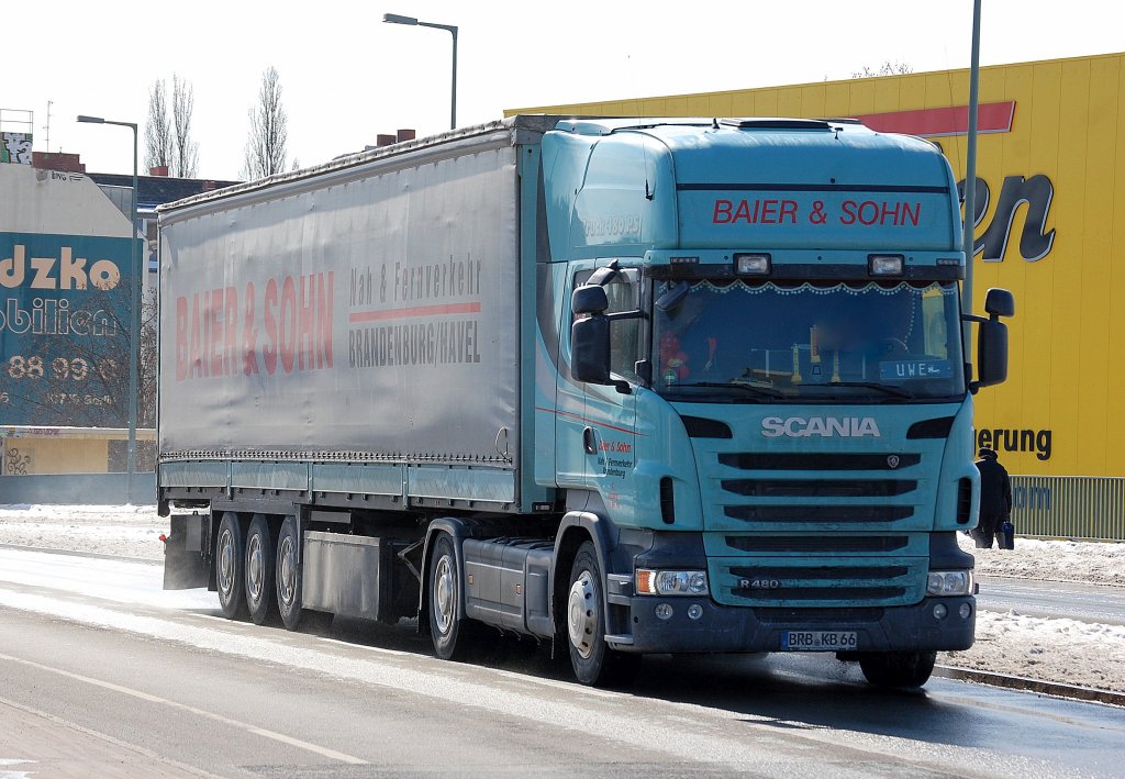 Sattelzug mit SCANIA R480 Zugmaschine der Sped. BAIER & SOHN, 13.03.13 Berlin-Putlitzbr�cke. 