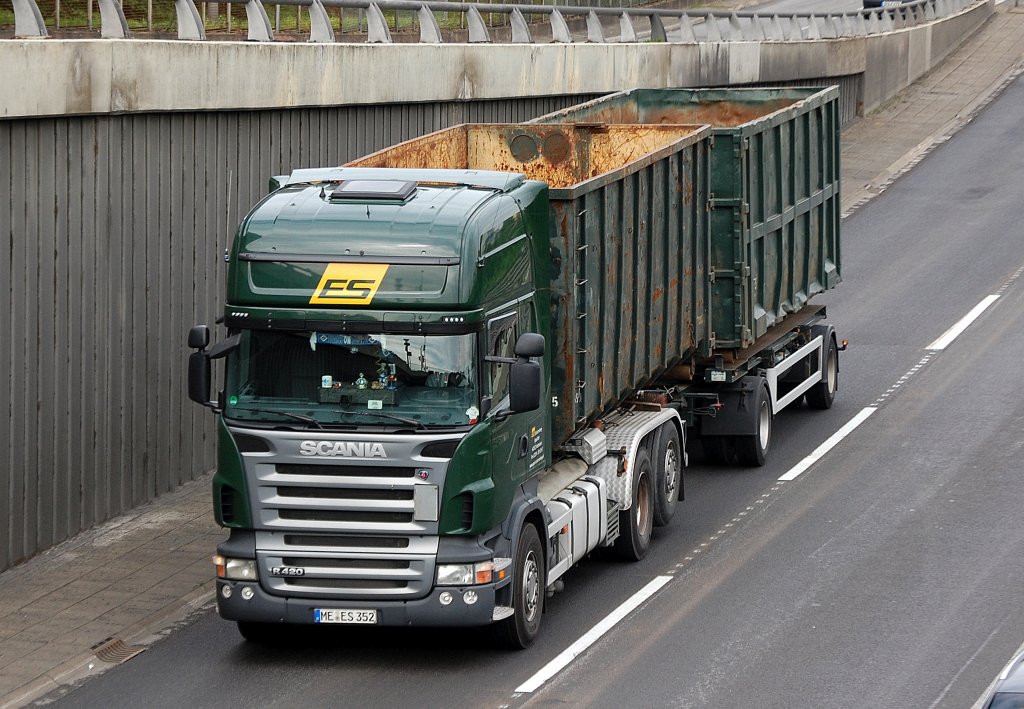 SCANIA R420 PS Abrollkipper mit Abrollkipph�nger der Fa. ES, 08.09.10 Berliner Stadtautobahn H�he Knobelsdorffstr.