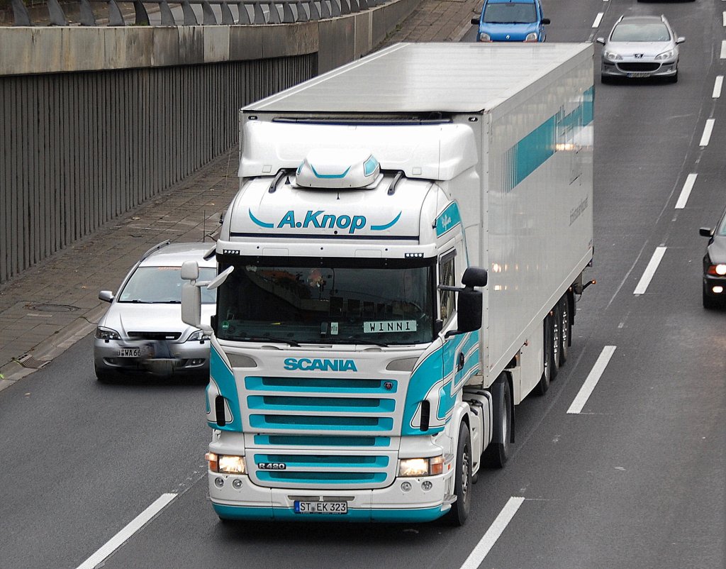 SCANIA R420 PS Sattelzug der Fa. A.Knop mit K�hlthermoauflieger, 22.10.10 Berliner Stadtautobahn H�he Knobelsdorffstr.