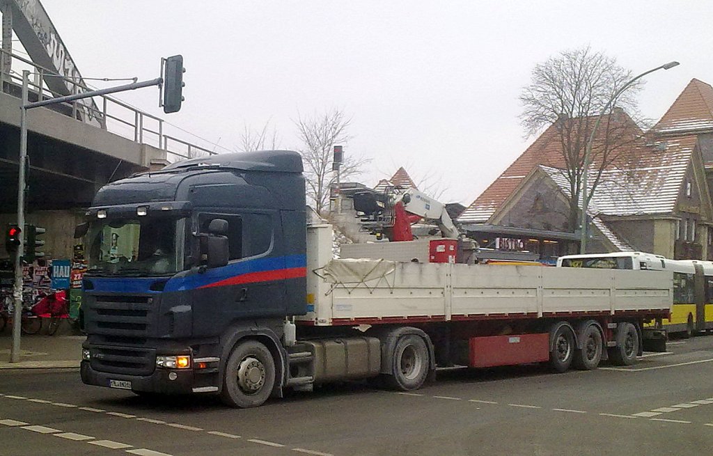 SCANIA R470 Sattelzug f�r Baustofftransporte, 22.02.13 Berlin-Pankow. 