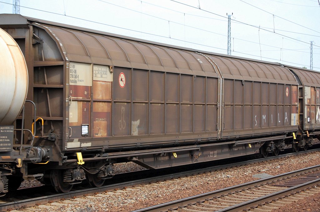 Schiebewandwagen der DB eingestellt mit der Nr. 31 RIV 80 D-DB 2780 260-8 Habbillns 351(AAE H1), 27.04.11 Bhf. Flughafen Berlin-Sch�nefeld.