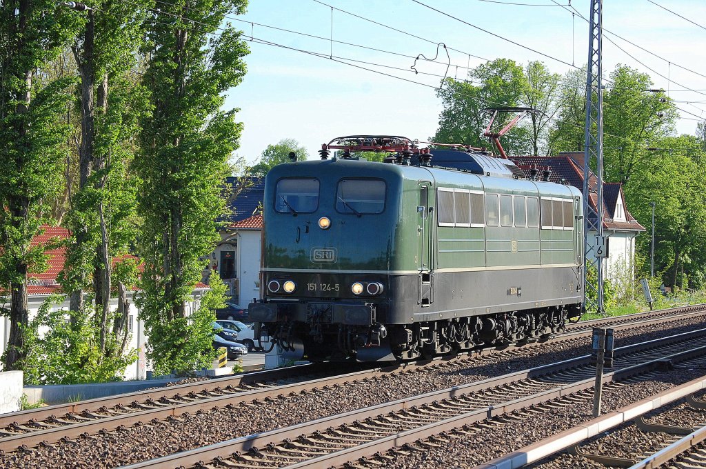 SRI 151 124-5 Richtung Bernau, 15.05.13 Berlin-Karow.