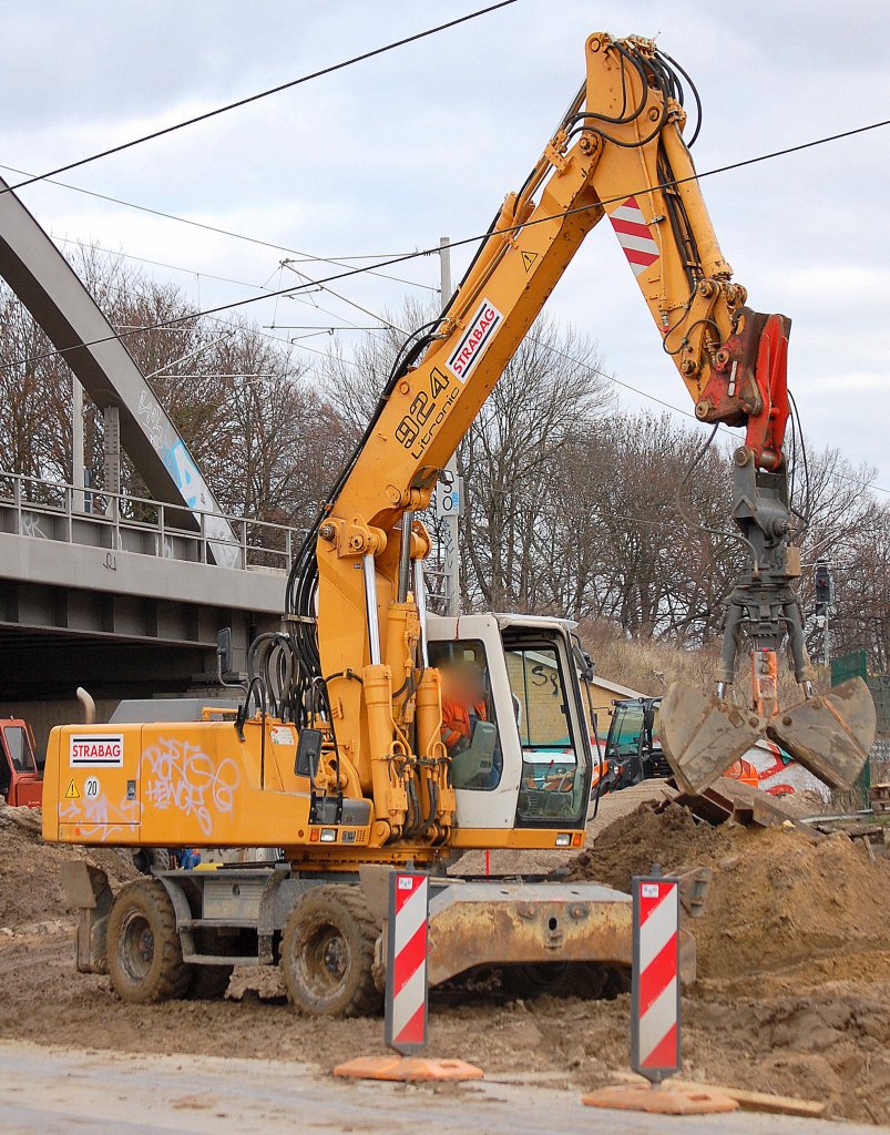 STRABAG LIEBHERR 924 Litronic am 26.11.09 Berliner Str. Berlin-Pankow.