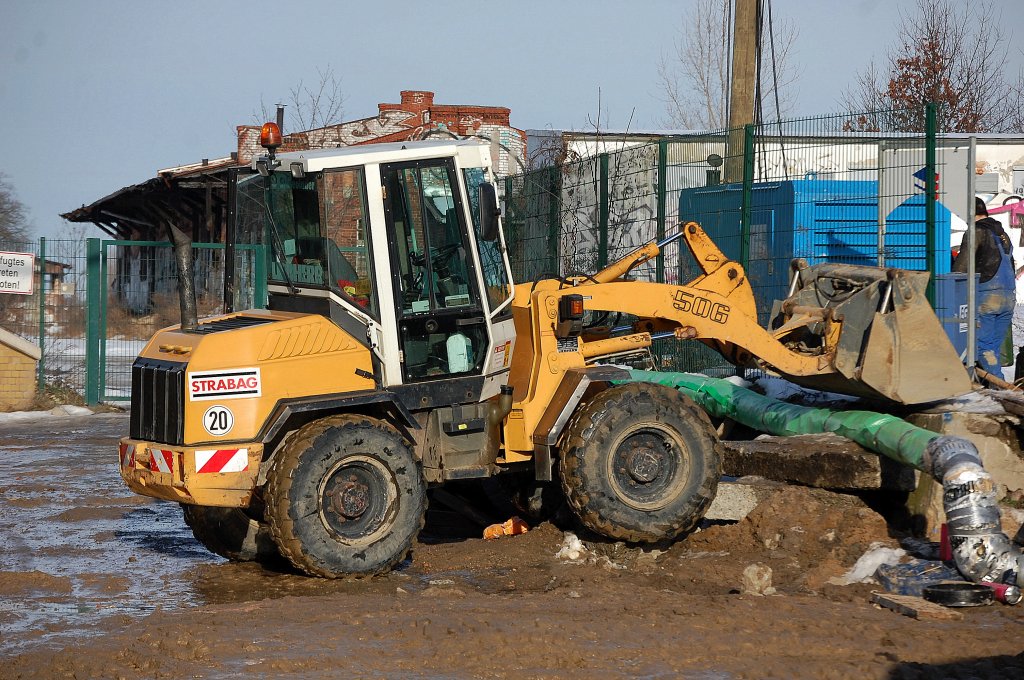 STRABAG Radlader LIEBHERR 506 am 22.02.10 Berliner Str. Berlin-Pankow.
