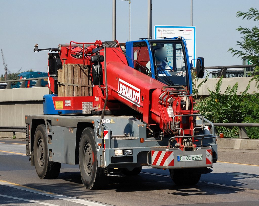 TEREX/DEMAG AC30CITY der Fa. BRANDT aus Berlin, 19.08.09 Berliner Stadtautobahn H�he Knobelsdorffstr.