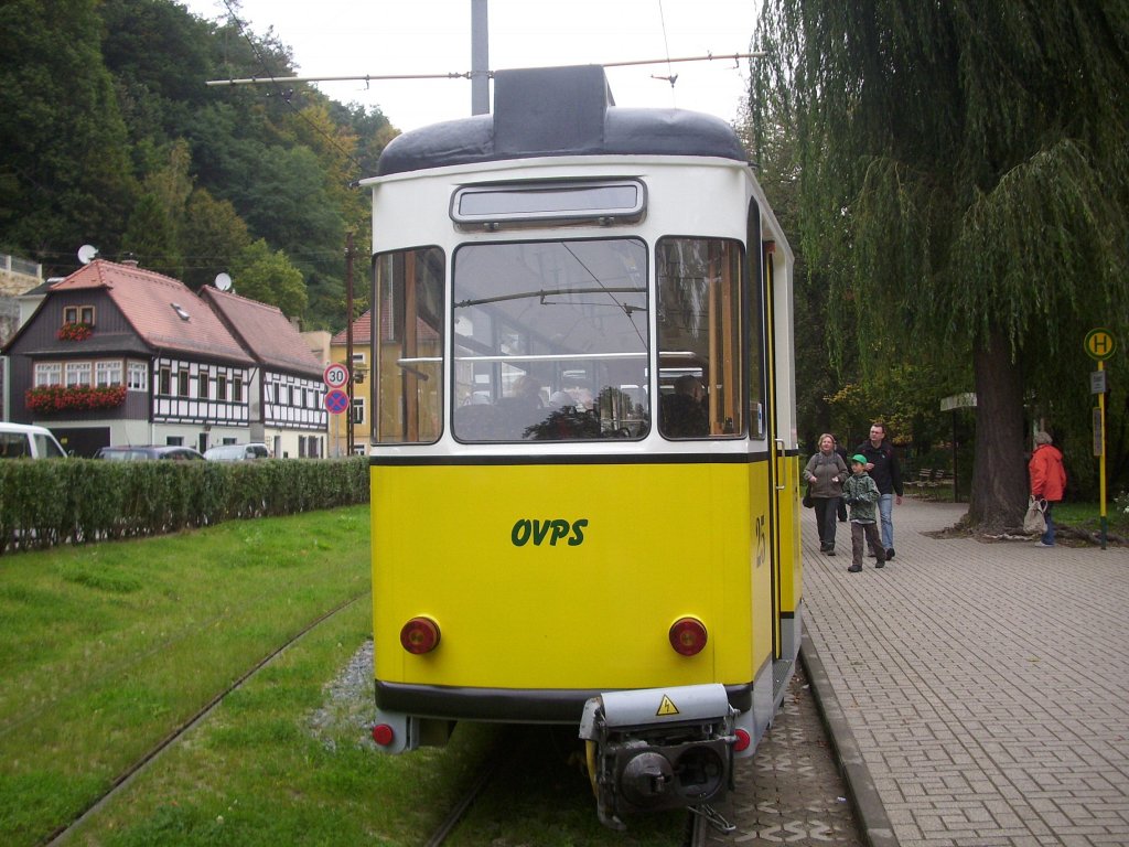 Triebwagen der Kirnitschtalbahn in Bad Schandau Richtung Beuthenfall am 05.10.2012 


