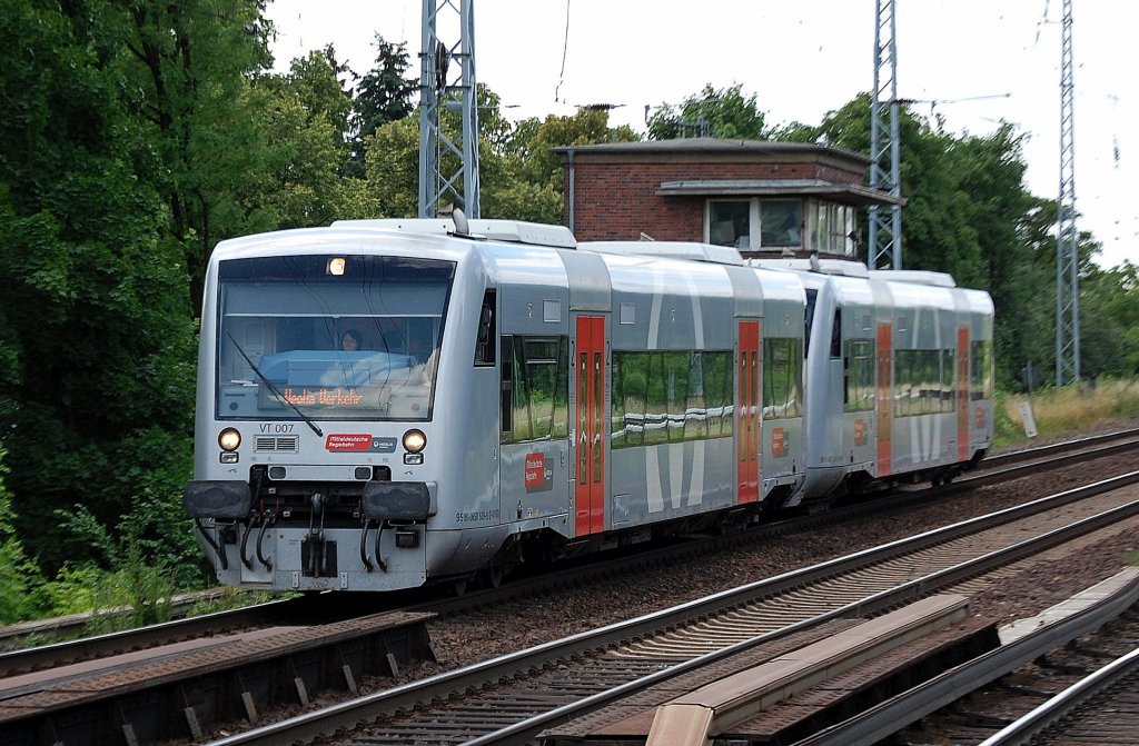 �berraschung in Berlin-Karow, zwei RegioShuttle der Mitteldeutschen Regiobahn (Veolia Verkehr Regio Ost GmbH) unterwegs Richtung Bernau. Es sind VT 007 (95 80 0650 539-9 D-VVRO, ADtranz Bj.2000)+ VT 006 (95 80 0650 538-1 D-VVRO, ADtranz Bj.2000) am 22.06.12 Berlin-Karow.
