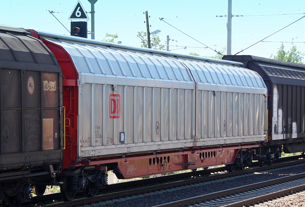 Vierachsiger, gro�r�umiger Schiebewandwagen der DB eingestellt mit der Nr. 31 TEN-RIV 80 D-DB 2740 535-2 Habbiins 352 am 24.05.12 Berlin-Blankenburg. 