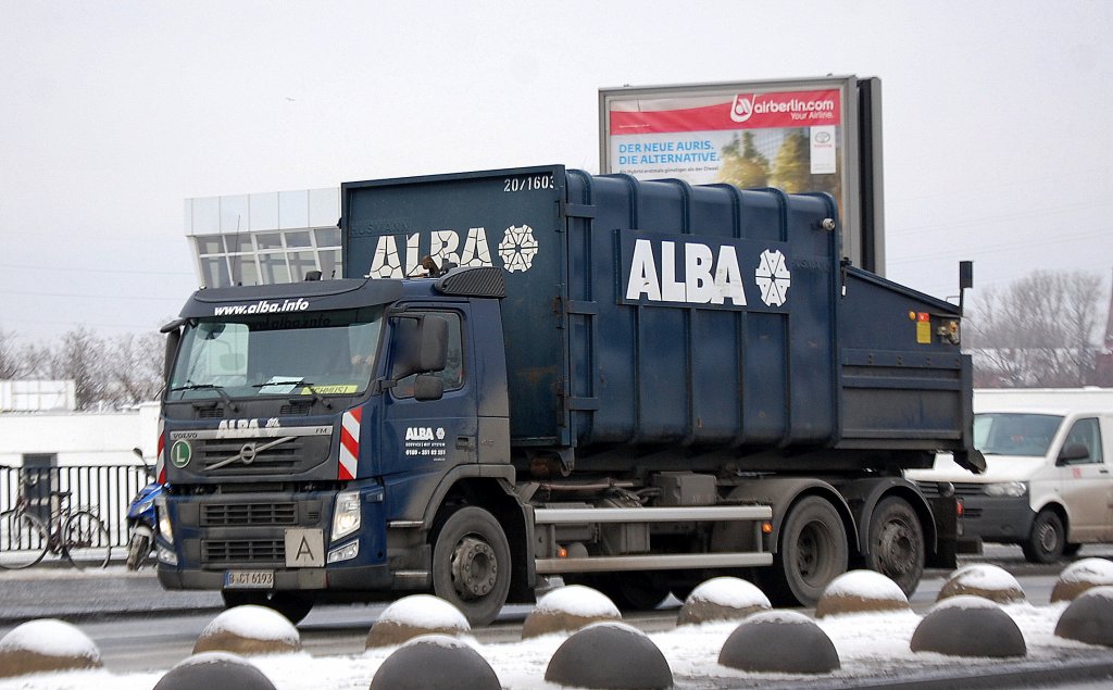 VOLVO FM 410 Abrollkipper der Fa. ALBA am 17.01.13 Berlin-Beusselbr�cke.
