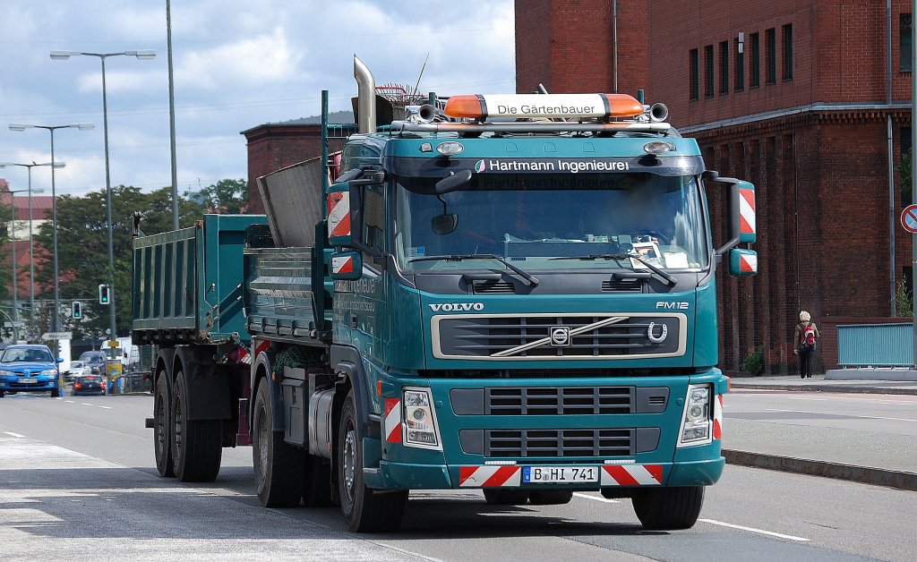 VOLVO FM12 Kipper mit H�nger der Fa. Hartmann Ingenieure, 27.05.13 Berlin-Putlitzbr�ckle.