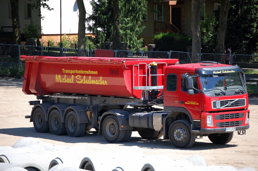 VOLVO FM5 440 PS Sattelkipper der Fa. Fuhrunternehmen Michael Schuhmacher, 27.07.09 Berlin-Karow. 